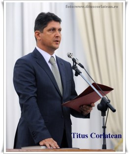 titus corlatean juramant cu mana pe biblie