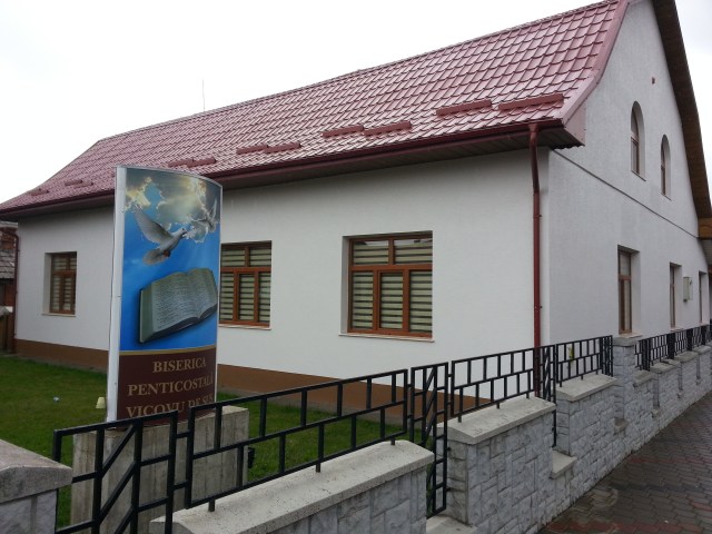 Vicovu de sus biserica