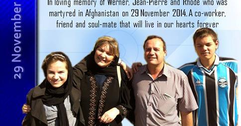 Pastorul Werner Groenewald impreuna cu fiul si fiica ucisi in Afganistan